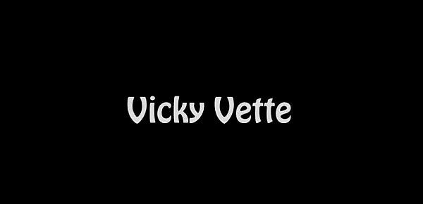 Vicky Vette & Sunny Lane Ultimate Sports Double BJ!
